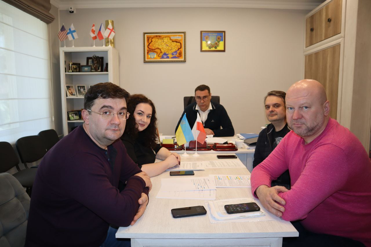 HEALTH BRIDGES: РОБОЧА ЗУСТРІЧ ПРОЄКТНОЇ КОМАНДИ У ВОЛИНСЬКІЙ ОБЛАСНІЙ КЛІНІЧНІЙ ЛІКАРНІ 2 1 3