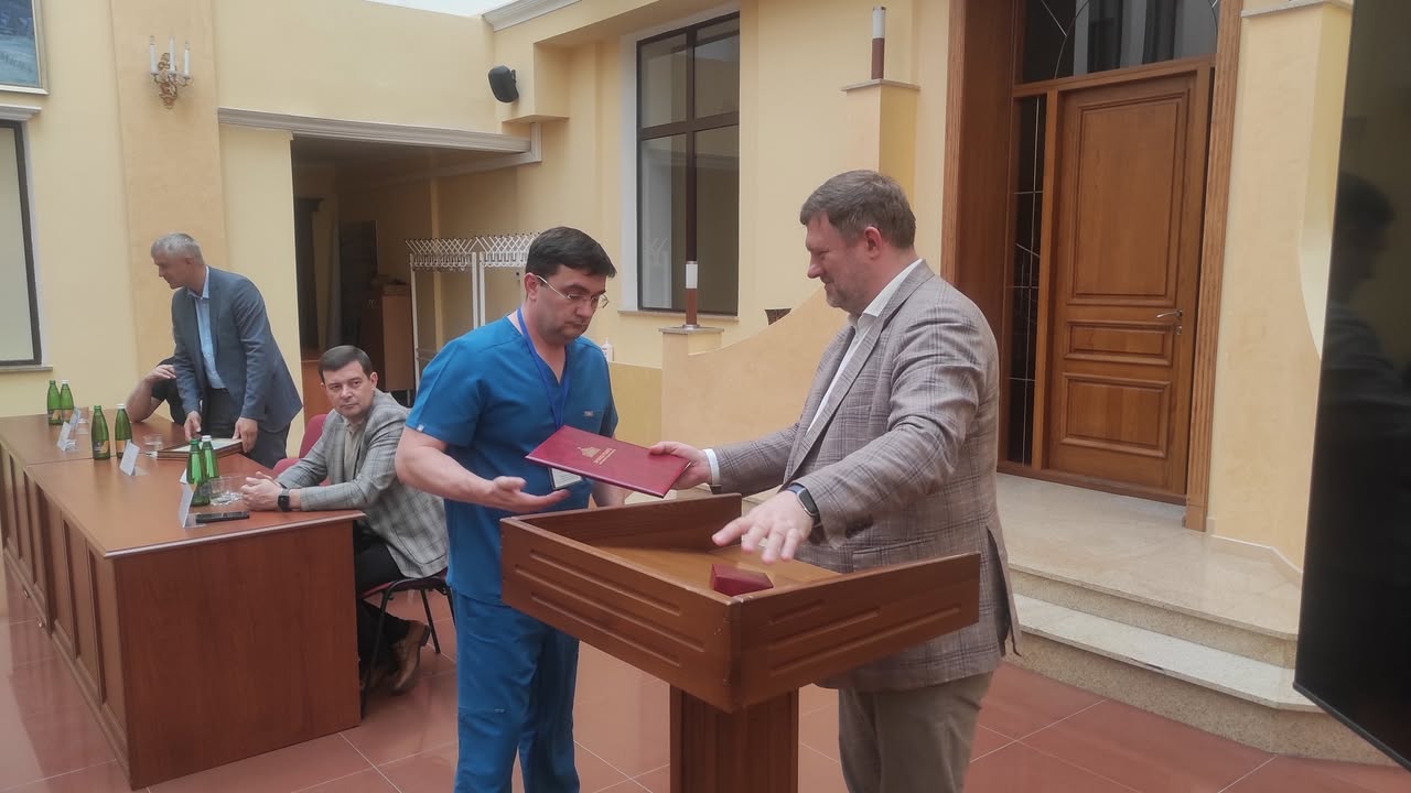 Віцеспікер Верховної Ради відвідав Волинську обласну лікарню та нагородив медиків 2 504959359 24062465643390721 309607877202923356 n