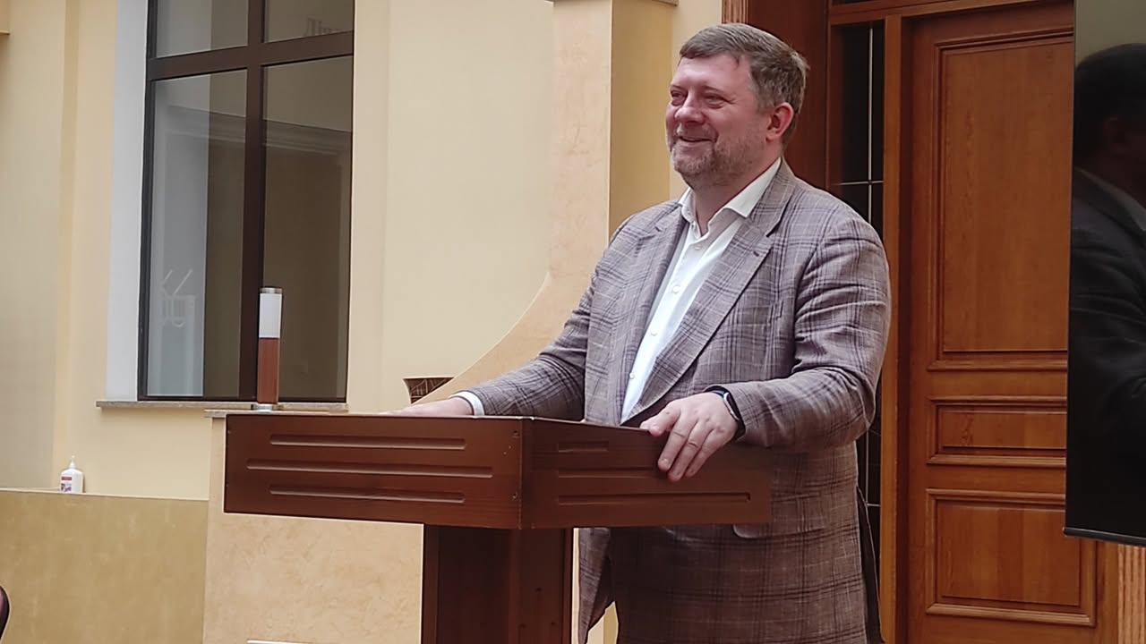 Віцеспікер Верховної Ради відвідав Волинську обласну лікарню та нагородив медиків 1 505355366 24062465343390751 5438963836703265576 n